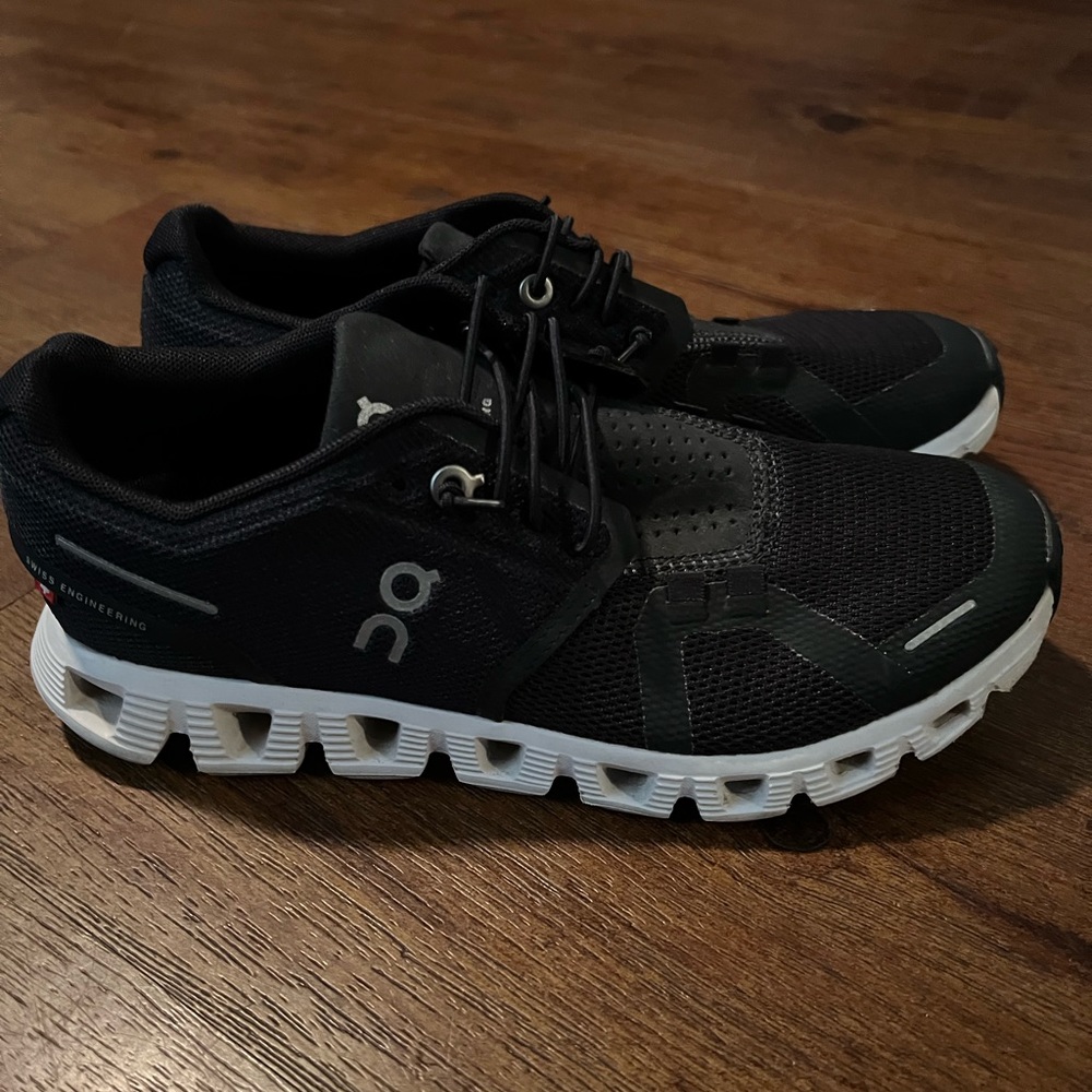 On Cloud 5 Running Sneaker